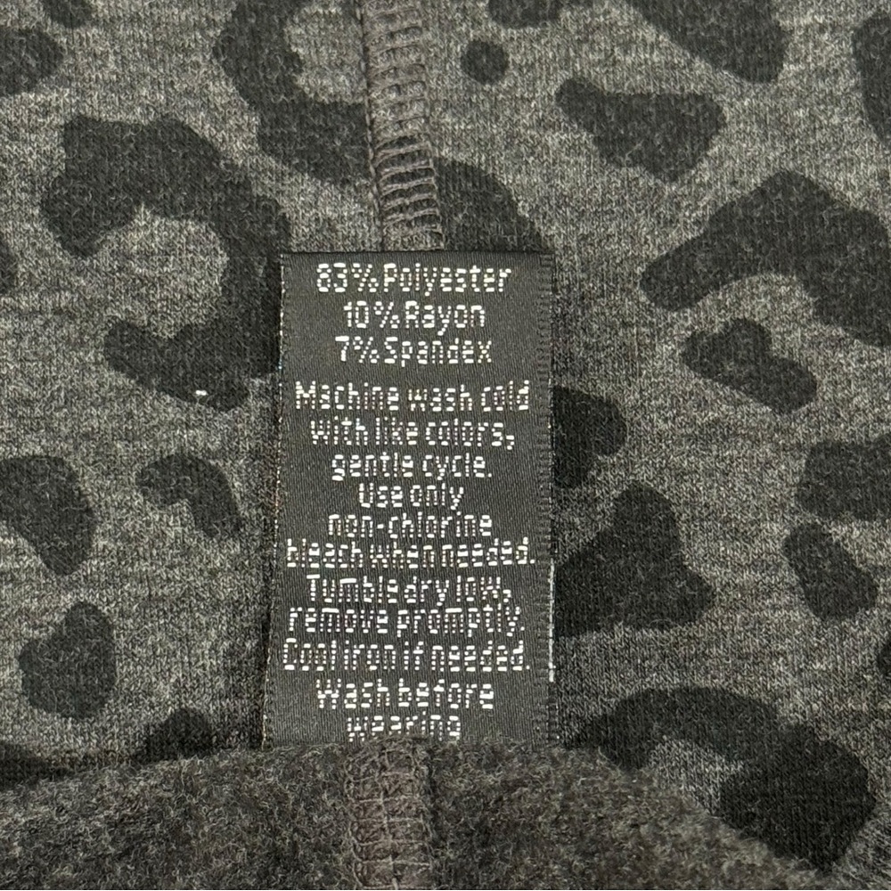 Lildy Size S-M (4-10) Black/Gray Animal Print Fleece Sweatshirt - Picture 6 of 9